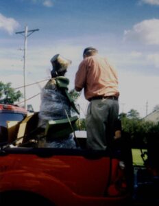 The Melissa Goings statues arrives in Metamora